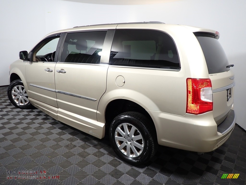 2012 Town & Country Touring - L - Cashmere Pearl / Dark Frost Beige/Medium Frost Beige photo #9