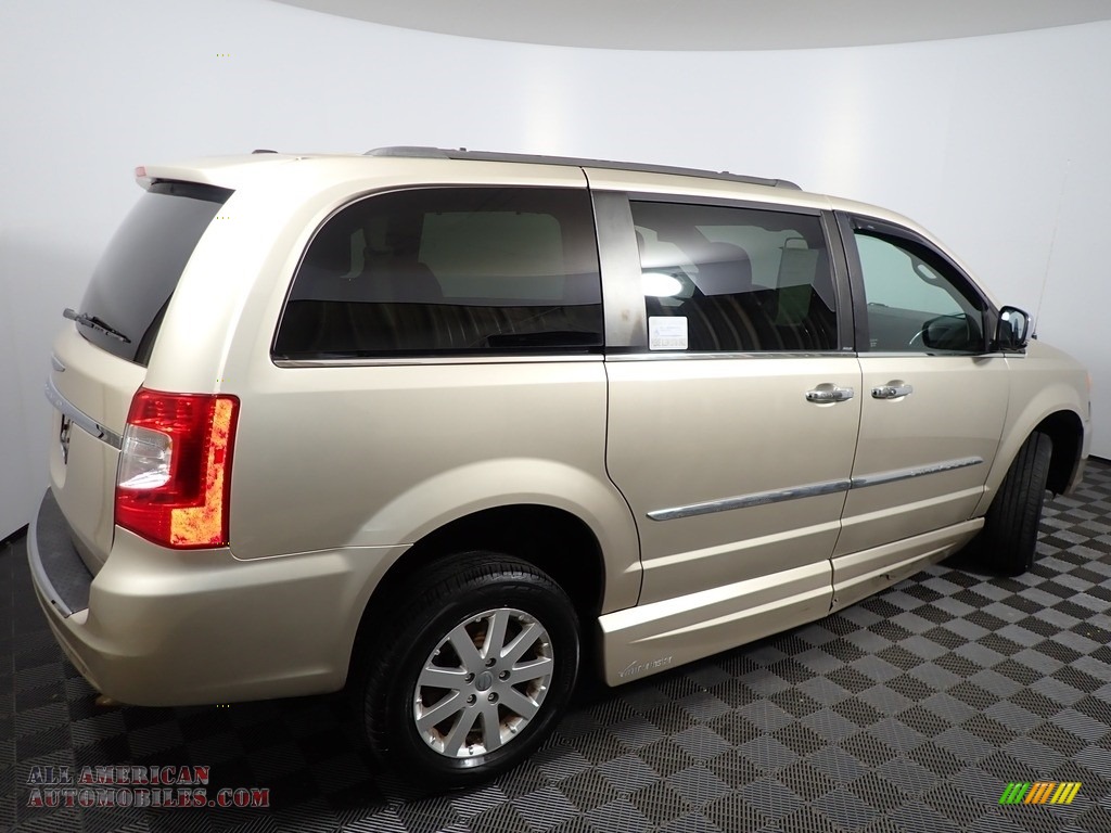 2012 Town & Country Touring - L - Cashmere Pearl / Dark Frost Beige/Medium Frost Beige photo #14