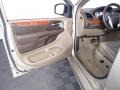 Chrysler Town & Country Touring - L Cashmere Pearl photo #16