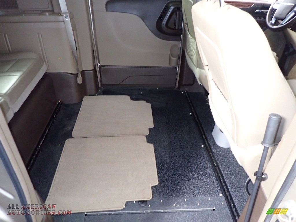 2012 Town & Country Touring - L - Cashmere Pearl / Dark Frost Beige/Medium Frost Beige photo #20