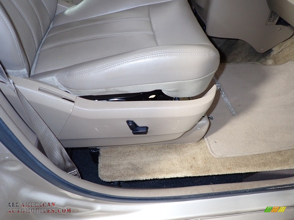 2012 Town & Country Touring - L - Cashmere Pearl / Dark Frost Beige/Medium Frost Beige photo #22