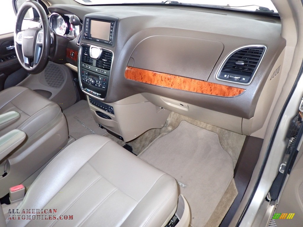 2012 Town & Country Touring - L - Cashmere Pearl / Dark Frost Beige/Medium Frost Beige photo #23