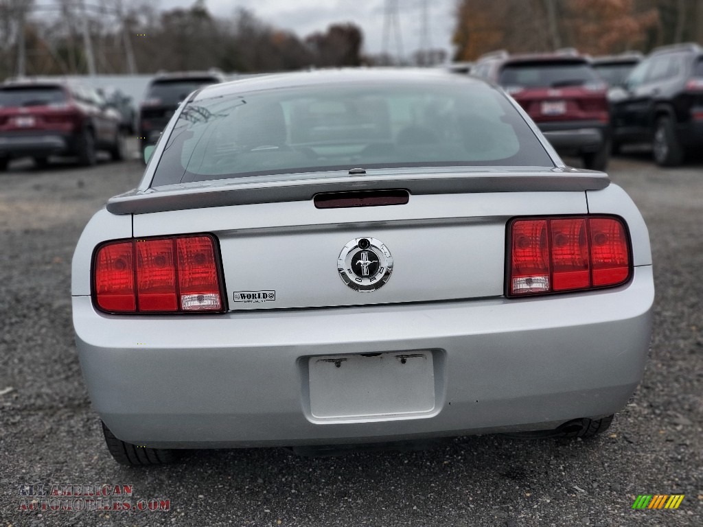 2009 Mustang V6 Coupe - Vapor Silver Metallic / Light Graphite photo #3