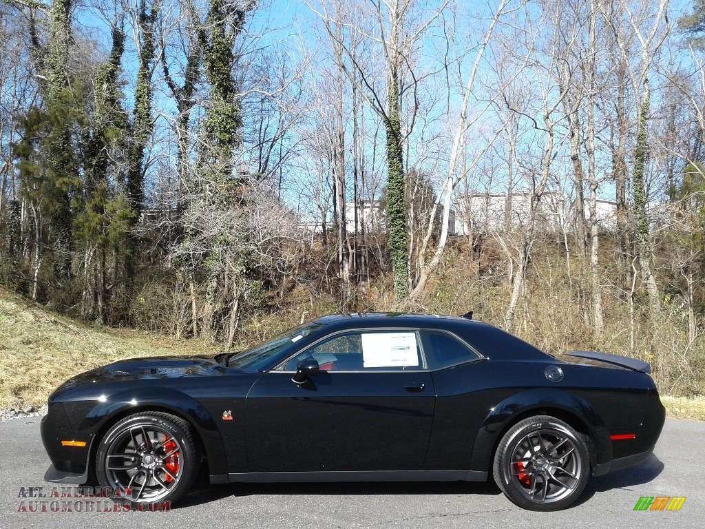 Pitch Black / Black/Ruby Red Dodge Challenger R/T Scat Pack Widebody