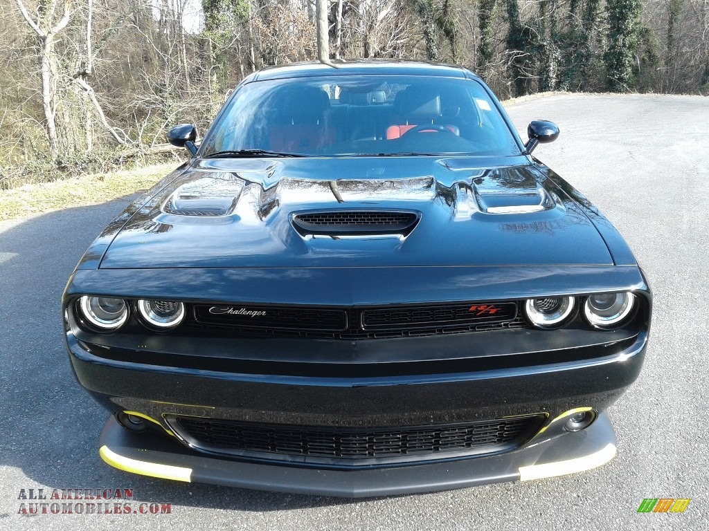 2021 Challenger R/T Scat Pack - Pitch Black / Black/Ruby Red photo #3