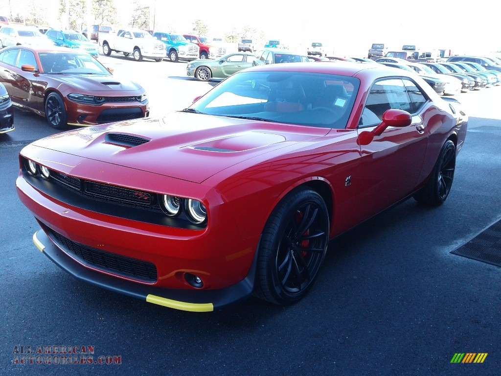 2021 Challenger R/T Scat Pack - Torred / Black/Ruby Red photo #2