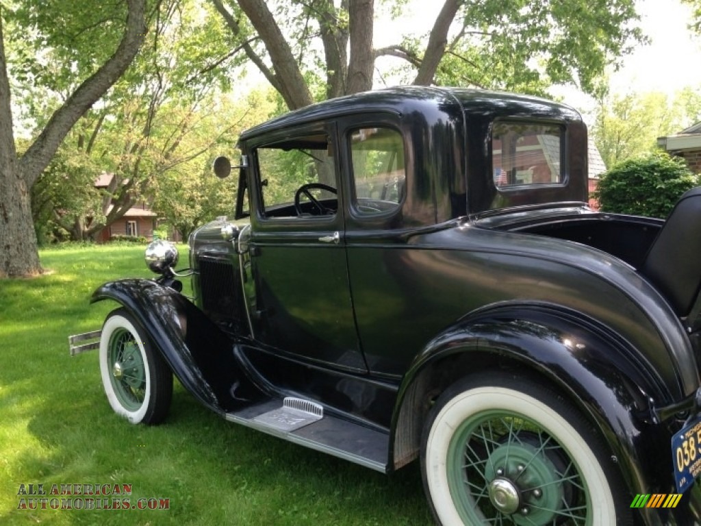 Black / Tan Ford Model A Deluxe 5 Window Coupe