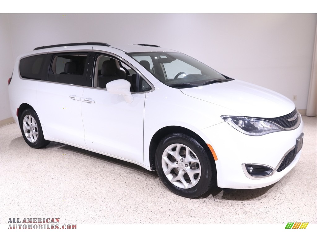 Bright White / Cognac/Alloy Chrysler Pacifica Touring