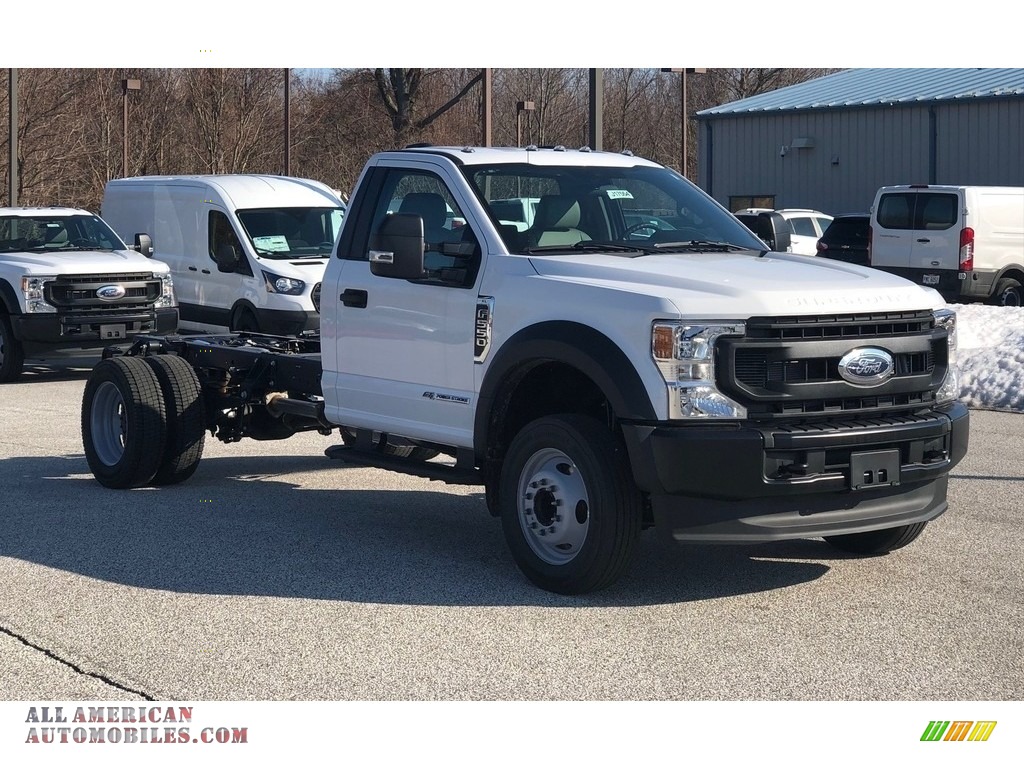 2020 F550 Super Duty XL Regular Cab Chassis - Oxford White / Earth Gray photo #3