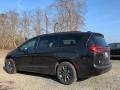 Chrysler Pacifica Touring L AWD Brilliant Black Crystal Pearl photo #4