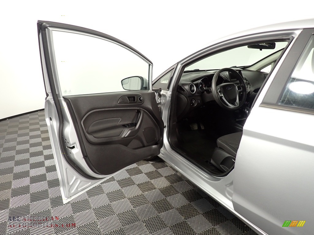 2018 Fiesta SE Hatchback - Ingot Silver / Charcoal Black photo #30