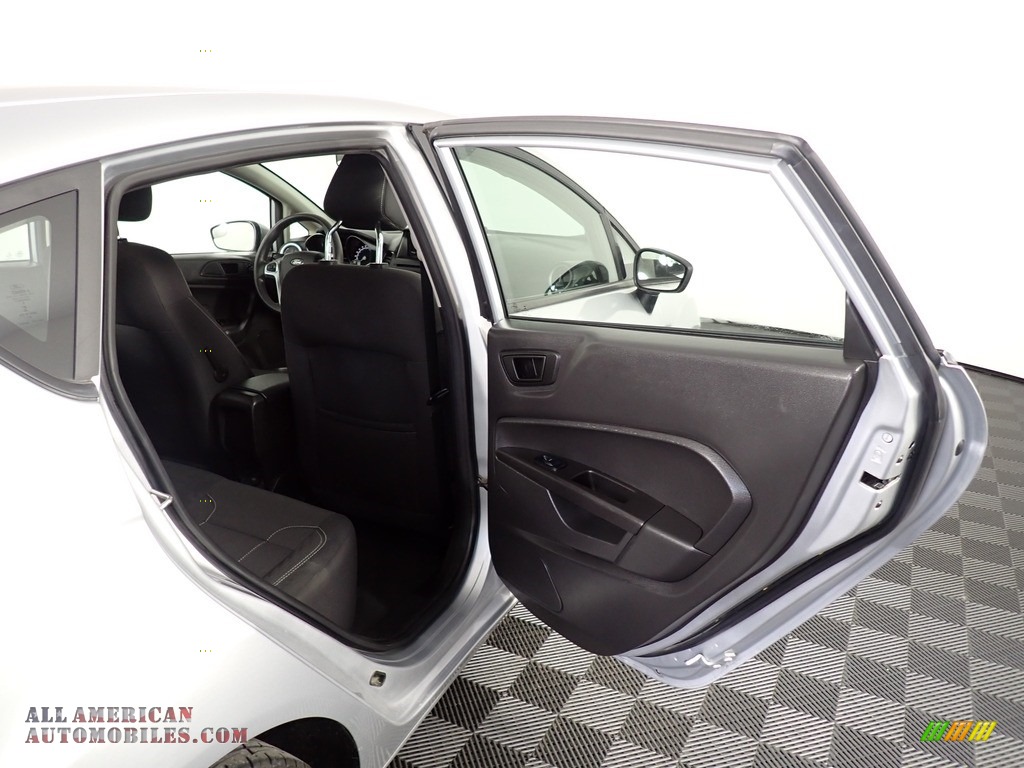 2018 Fiesta SE Hatchback - Ingot Silver / Charcoal Black photo #36
