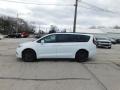 Chrysler Pacifica Limited AWD Bright White photo #9