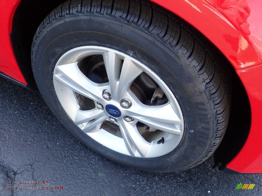 2014 Focus SE Sedan - Race Red / Charcoal Black photo #14