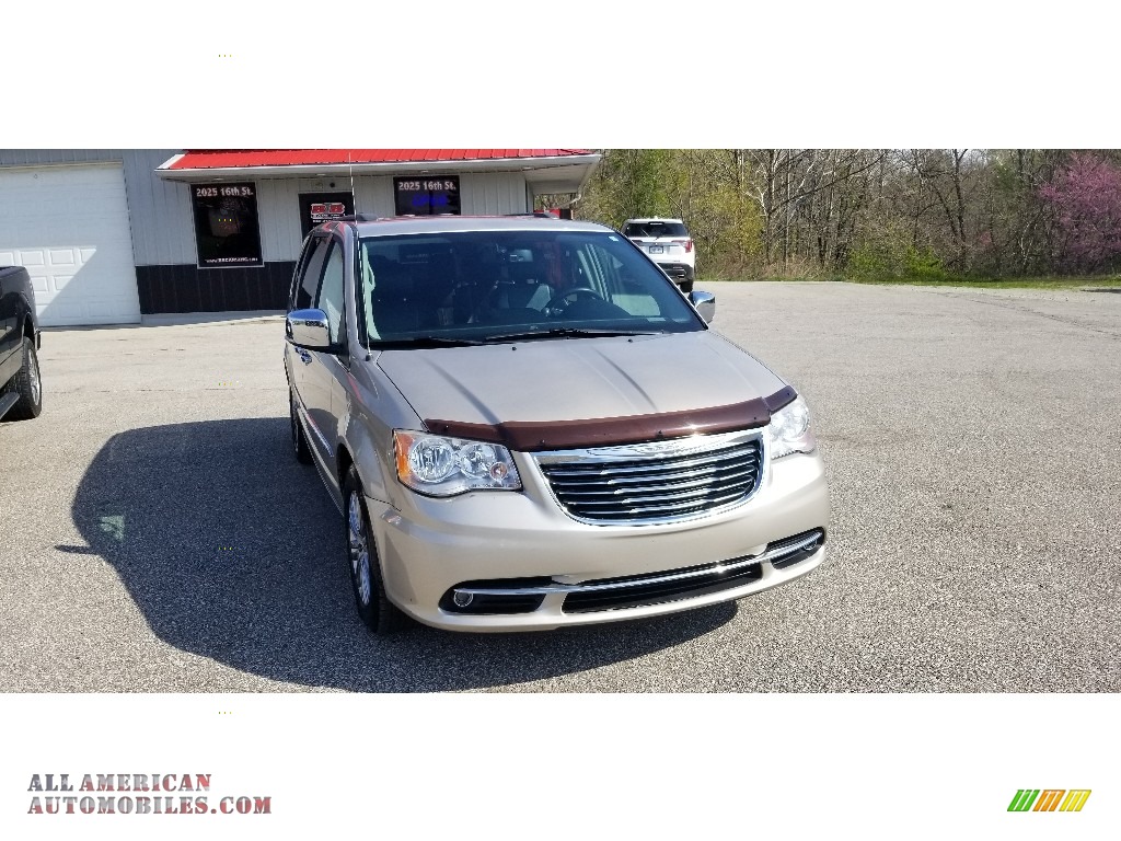 2013 Town & Country Touring - L - Cashmere Pearl / Black/Light Graystone photo #2