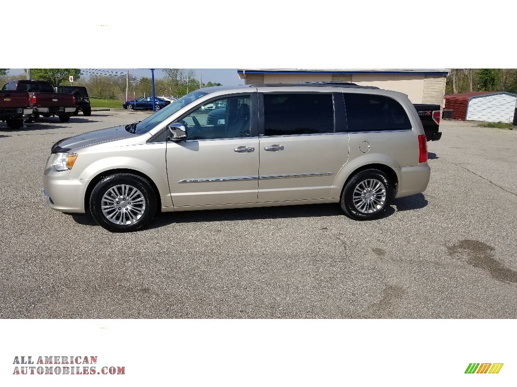 2013 Town & Country Touring - L - Cashmere Pearl / Black/Light Graystone photo #5