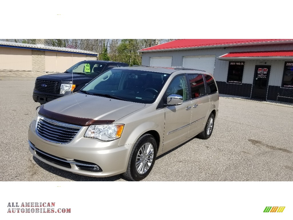 2013 Town & Country Touring - L - Cashmere Pearl / Black/Light Graystone photo #31