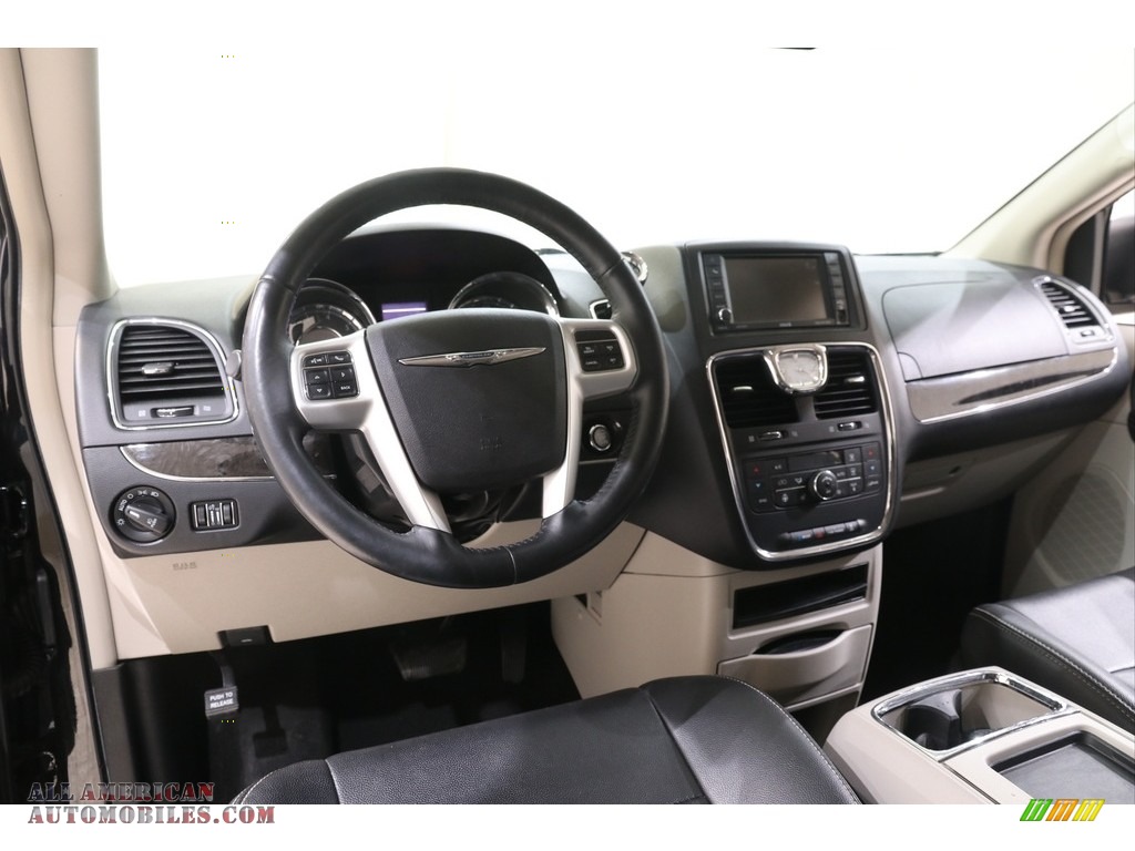 2015 Town & Country Touring - Brilliant Black Crystal Pearl / Black/Light Graystone photo #6