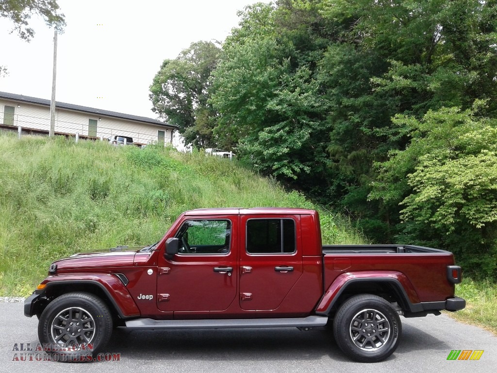 Snazzberry Pearl / Black Jeep Gladiator Overland 4x4