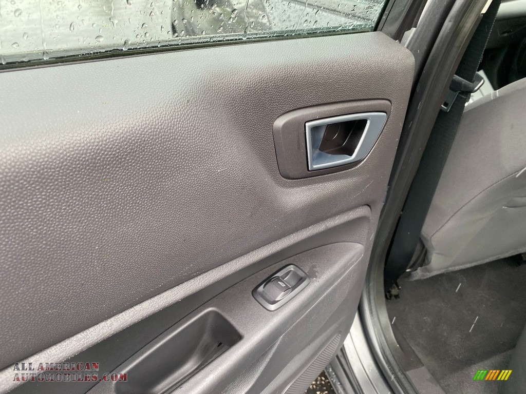 2015 Fiesta SE Sedan - Magnetic Metallic / Charcoal Black photo #32