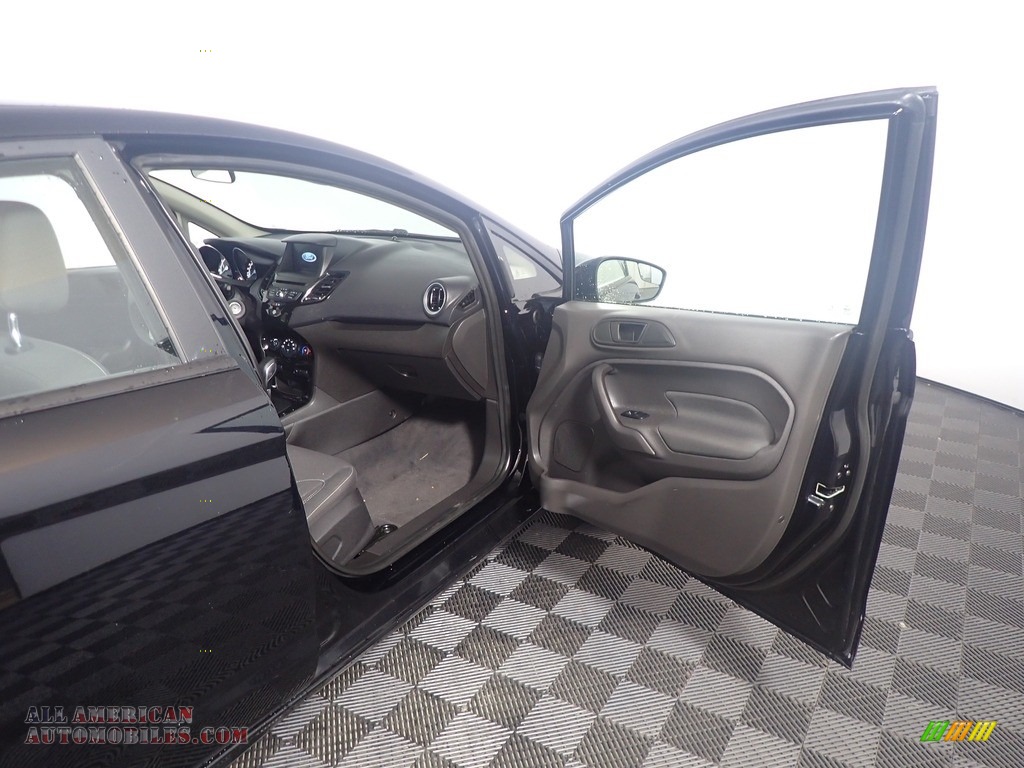 2018 Fiesta SE Hatchback - Shadow Black / Charcoal Black photo #38