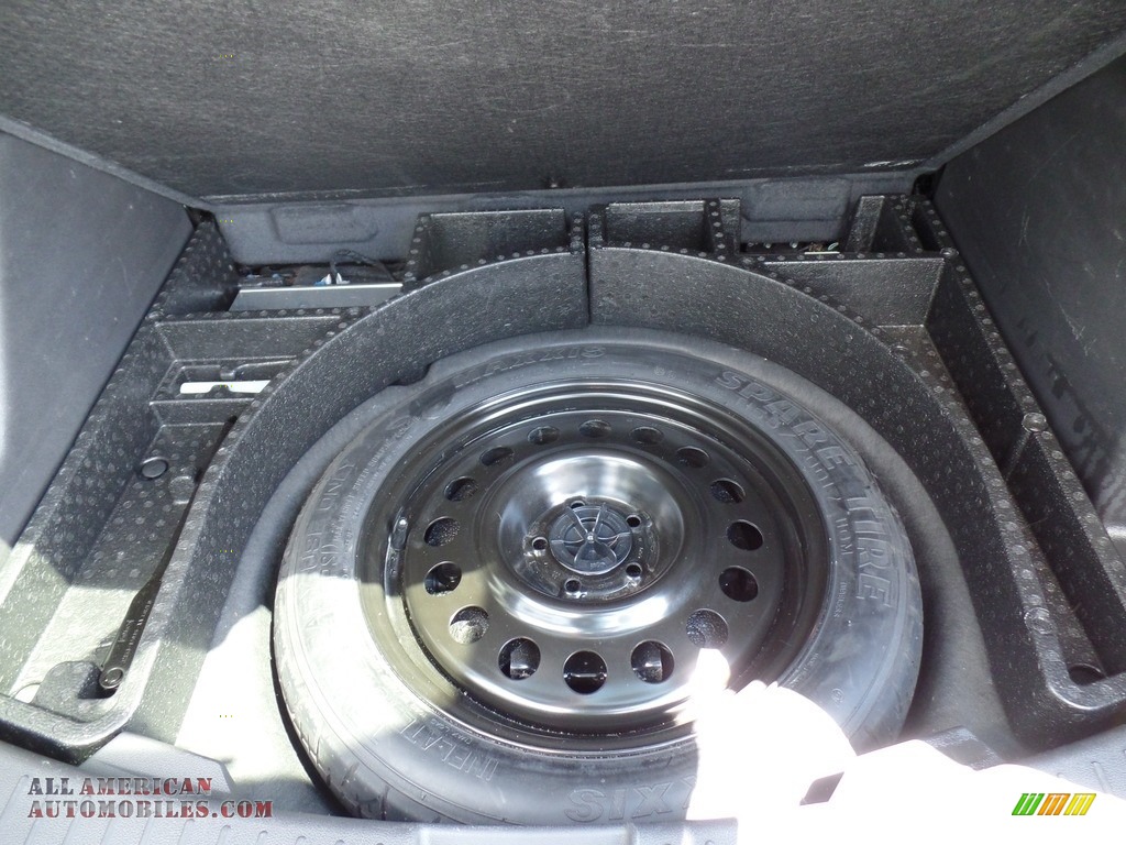 2017 Escape Titanium 4WD - Lightning Blue / Charcoal Black photo #36