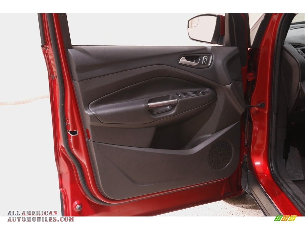 2016 Escape SE 4WD - Ruby Red Metallic / Charcoal Black photo #4