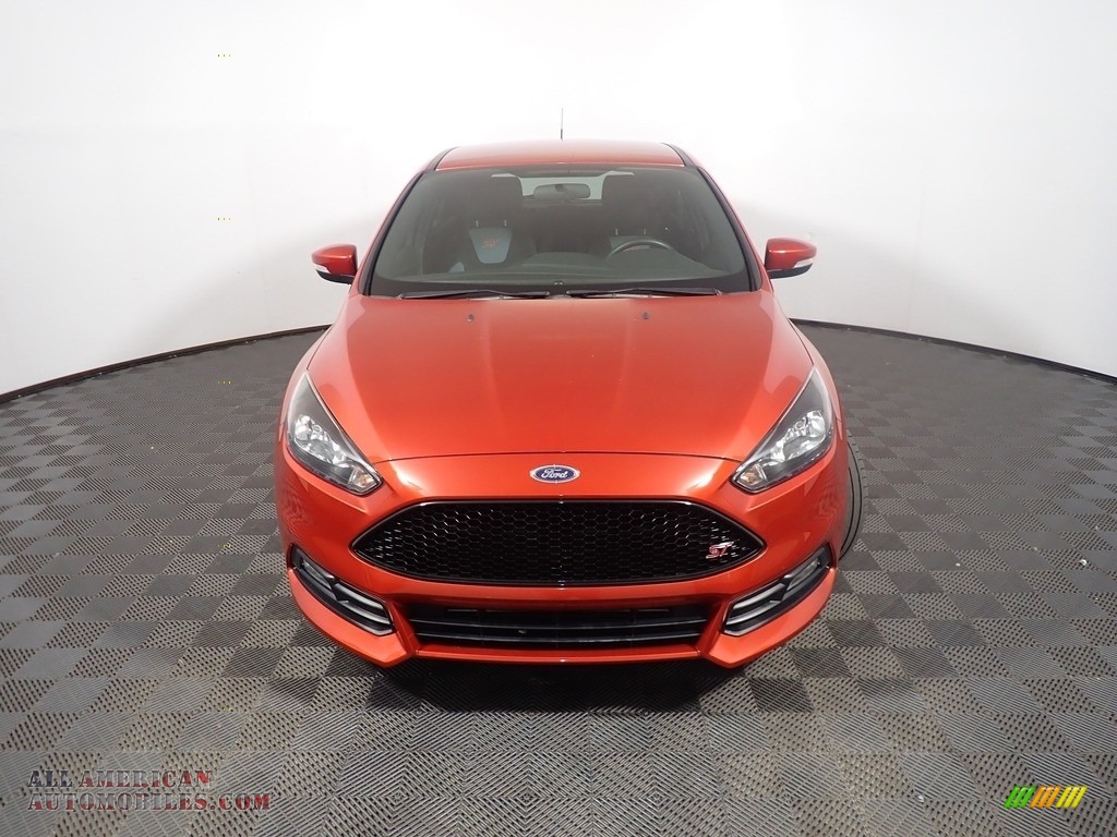 2018 Focus ST Hatch - Hot Pepper Red / Charcoal Black photo #5