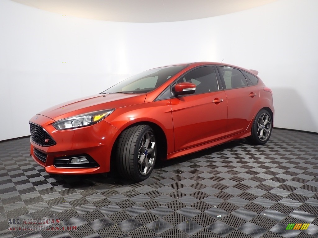 2018 Focus ST Hatch - Hot Pepper Red / Charcoal Black photo #8