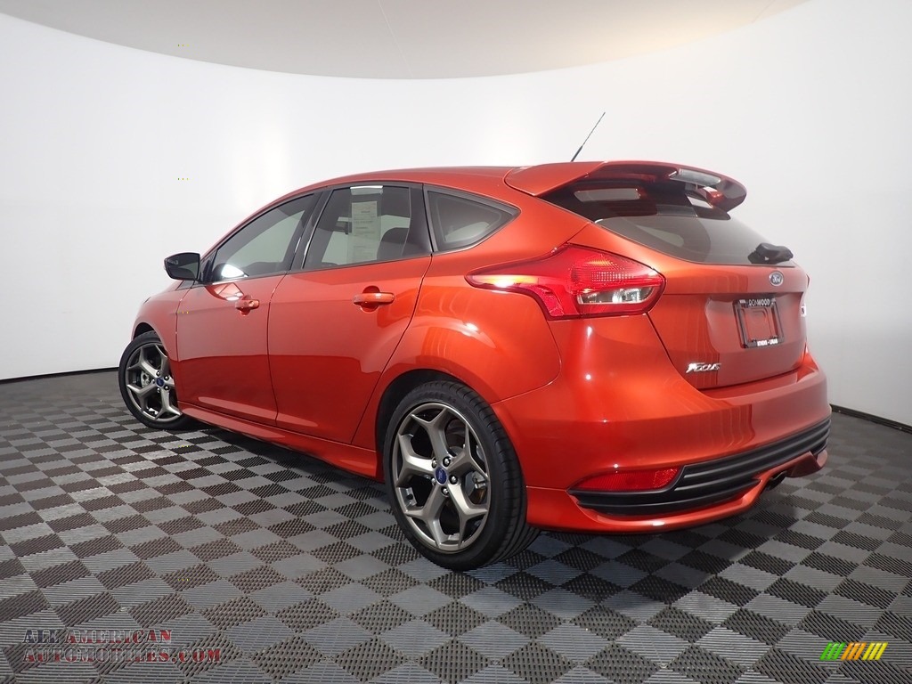 2018 Focus ST Hatch - Hot Pepper Red / Charcoal Black photo #11