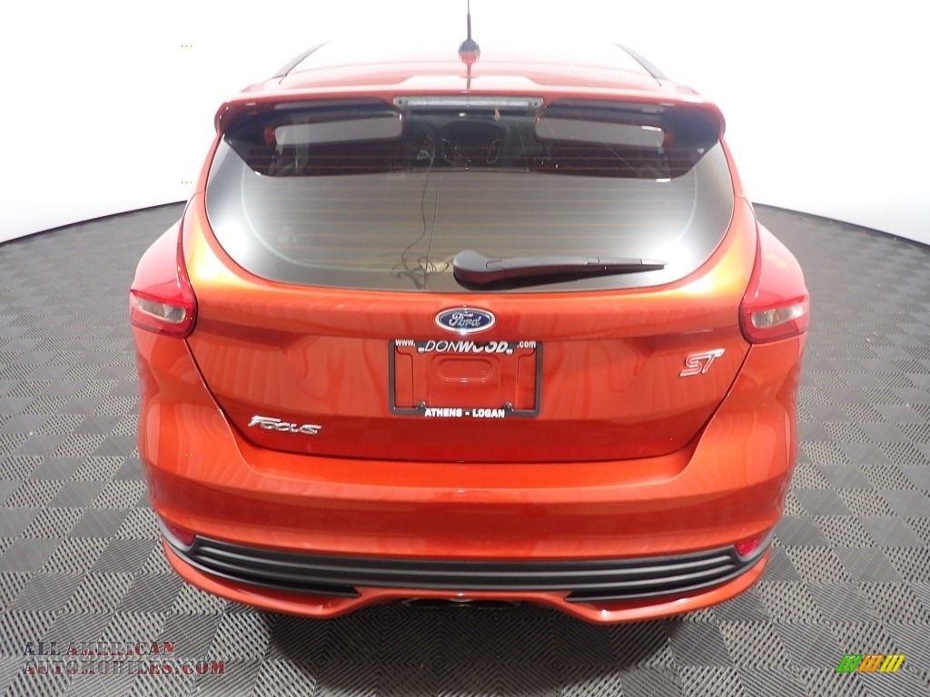 2018 Focus ST Hatch - Hot Pepper Red / Charcoal Black photo #13