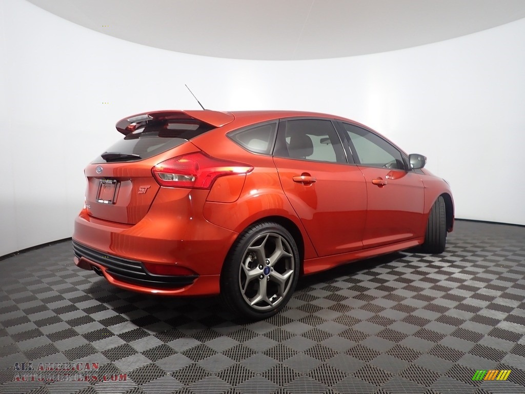 2018 Focus ST Hatch - Hot Pepper Red / Charcoal Black photo #16