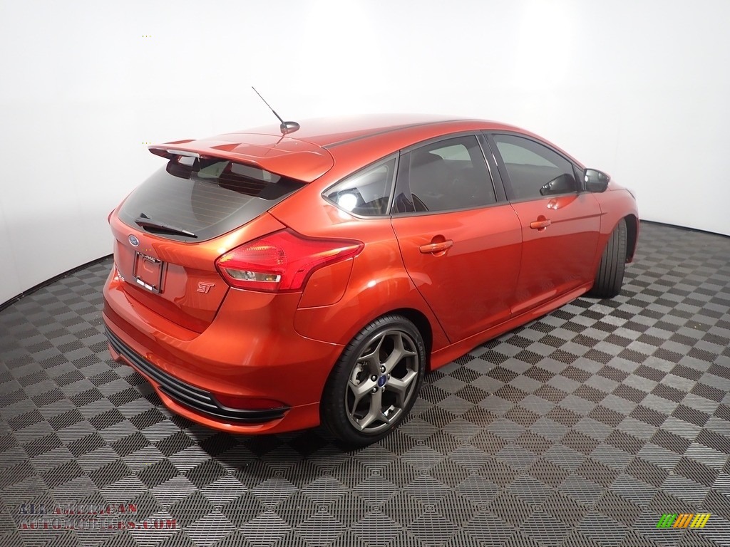2018 Focus ST Hatch - Hot Pepper Red / Charcoal Black photo #17