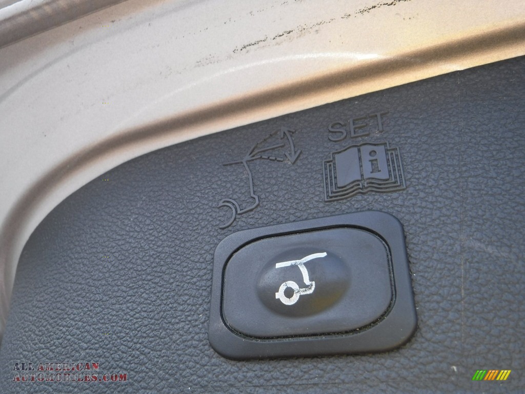 2018 Escape SEL 4WD - Ingot Silver / Charcoal Black photo #24
