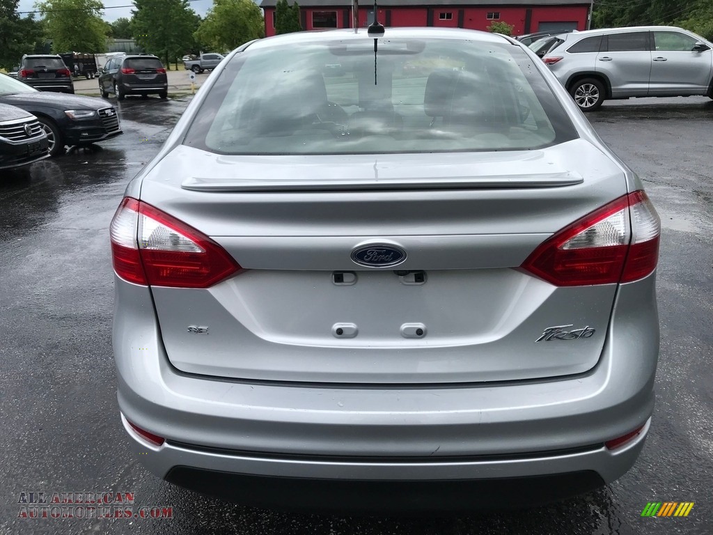 2019 Fiesta SE Sedan - Ingot Silver / Charcoal Black photo #7