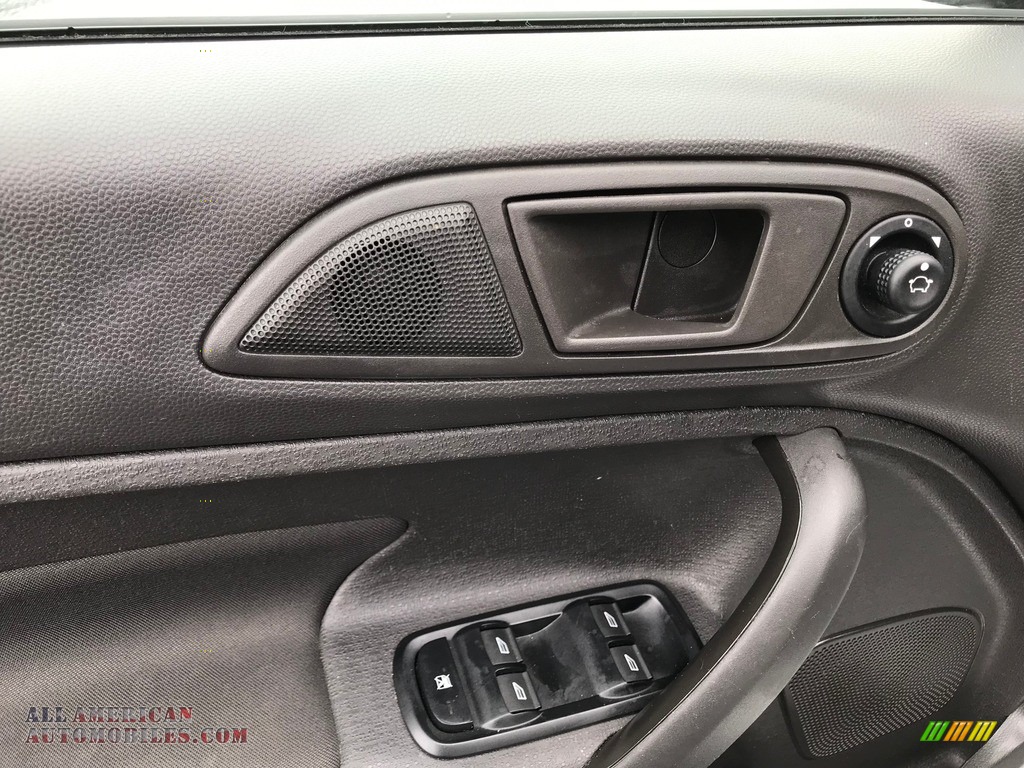 2019 Fiesta SE Sedan - Ingot Silver / Charcoal Black photo #21
