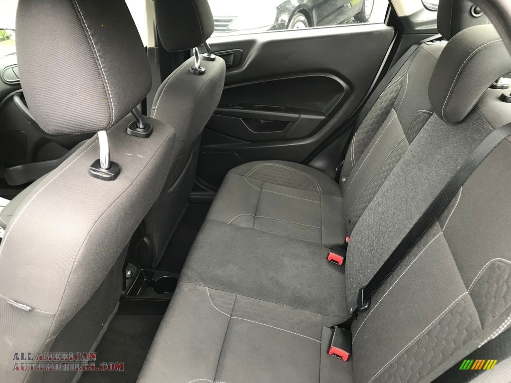 2019 Fiesta SE Sedan - Ingot Silver / Charcoal Black photo #34