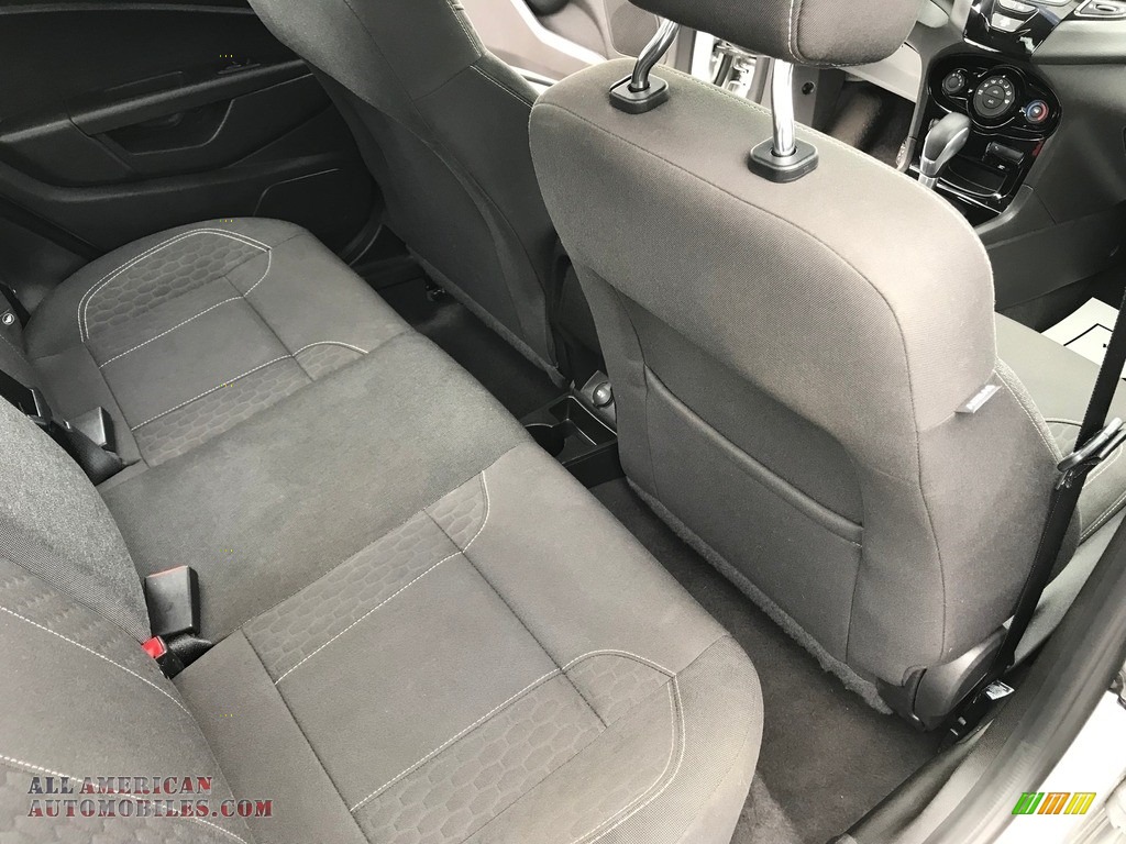 2019 Fiesta SE Sedan - Ingot Silver / Charcoal Black photo #35
