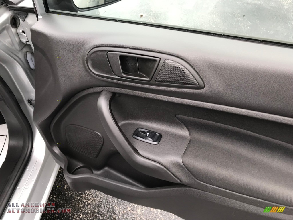 2019 Fiesta SE Sedan - Ingot Silver / Charcoal Black photo #36