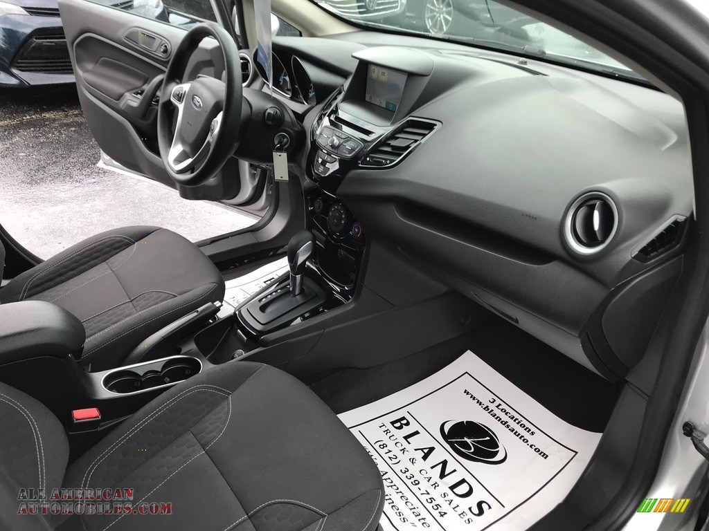 2019 Fiesta SE Sedan - Ingot Silver / Charcoal Black photo #37