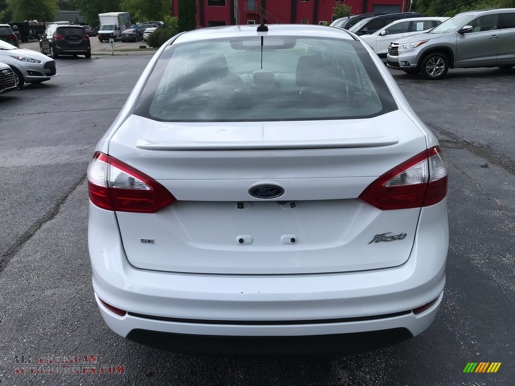 2019 Fiesta SE Sedan - Oxford White / Charcoal Black photo #7