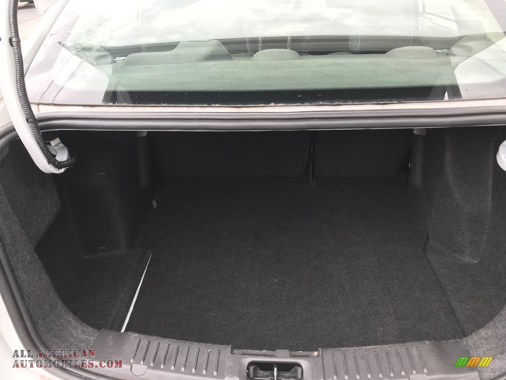 2019 Fiesta SE Sedan - Oxford White / Charcoal Black photo #8