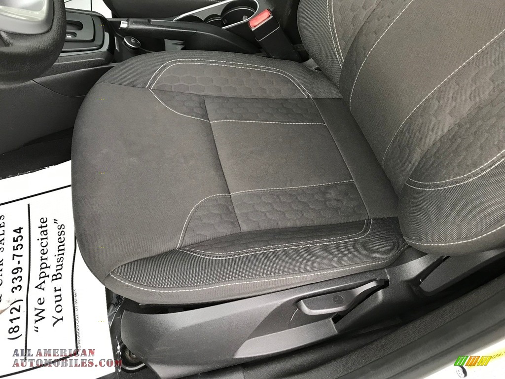 2019 Fiesta SE Sedan - Oxford White / Charcoal Black photo #17