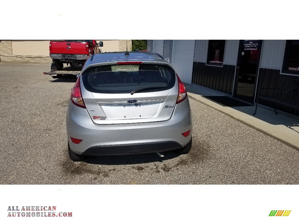 2018 Fiesta SE Hatchback - Ingot Silver / Charcoal Black photo #4