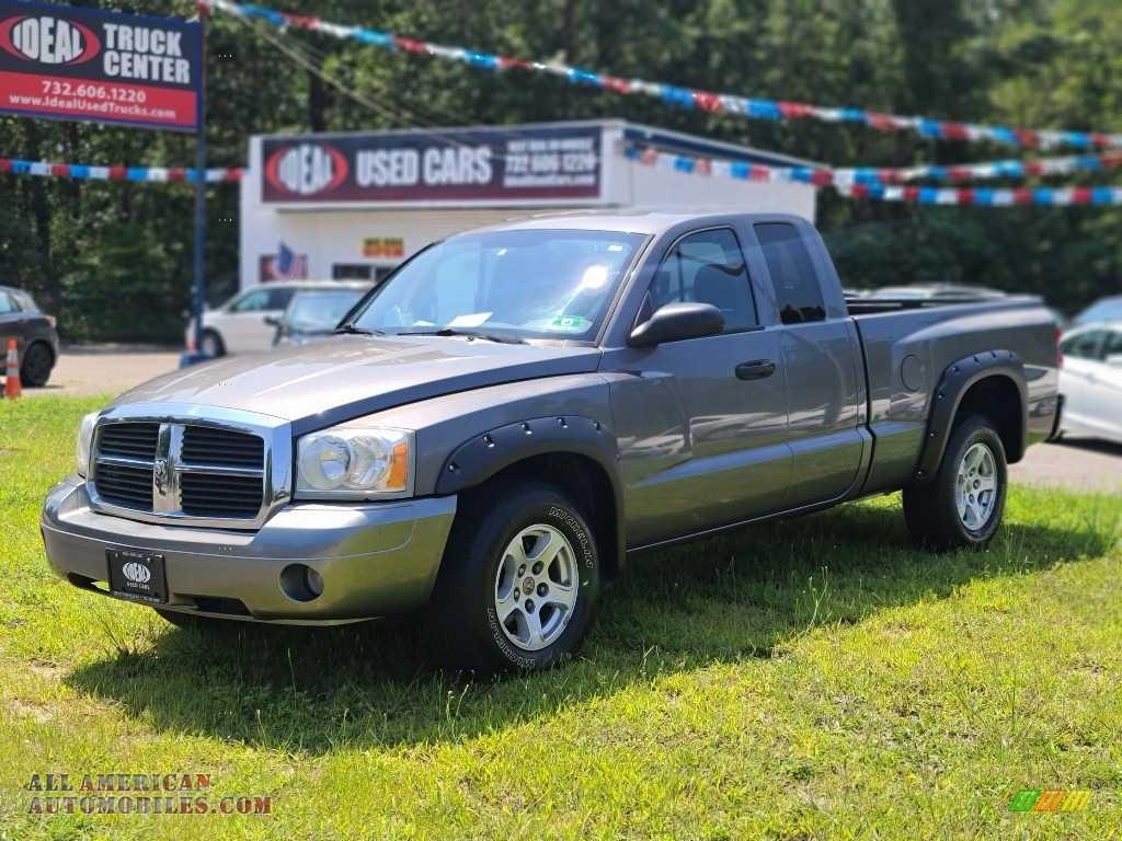 2006 Dodge Dakota SLT Club Cab in Mineral Gray Metallic for sale