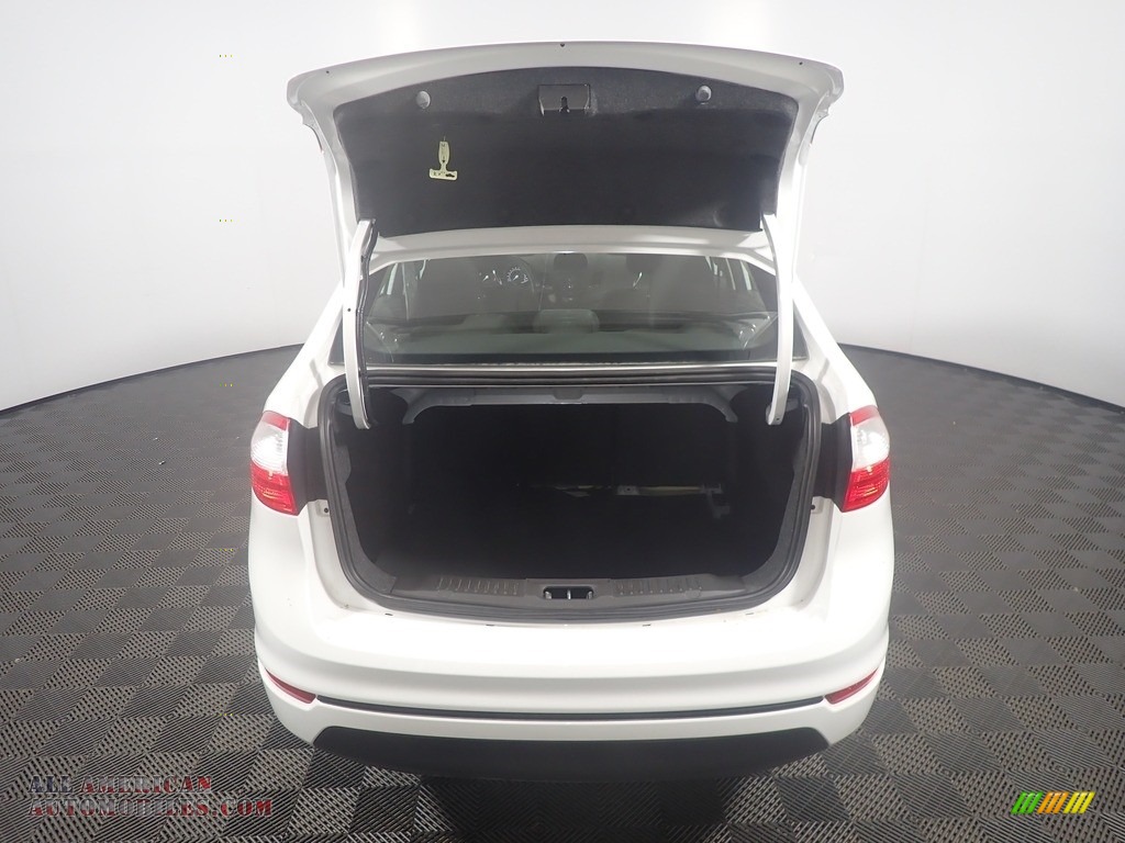 2018 Fiesta SE Sedan - Oxford White / Charcoal Black photo #14