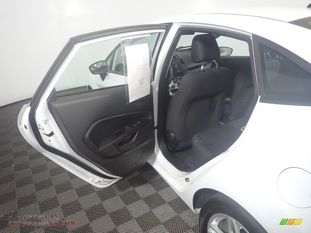 2018 Fiesta SE Sedan - Oxford White / Charcoal Black photo #34