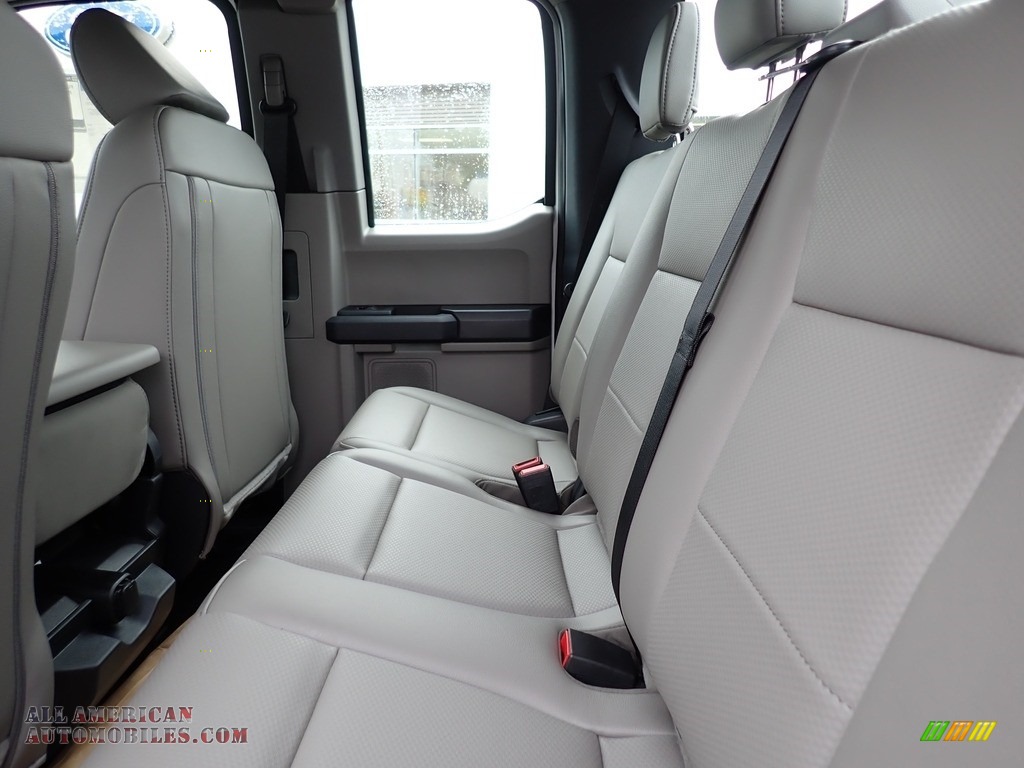 2022 F550 Super Duty XL Regular Cab 4x4 Chassis - Oxford White / Medium Earth Gray photo #10