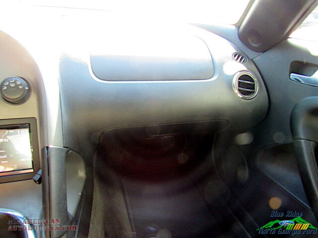 2006 Solstice Roadster - Mysterious Black / Ebony photo #9