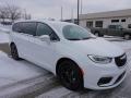 Chrysler Pacifica Hybrid Limited Bright White photo #3